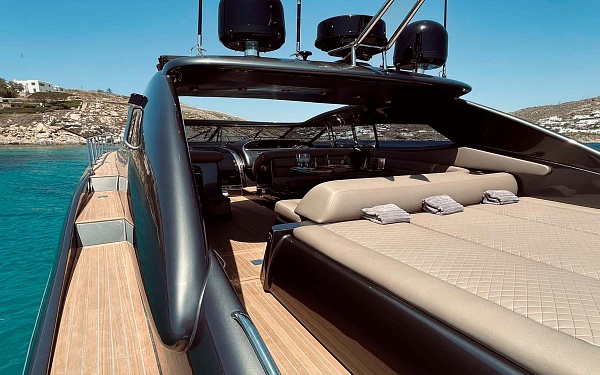 Аренда яхты Sunseeker 68 "007" на Миконосе